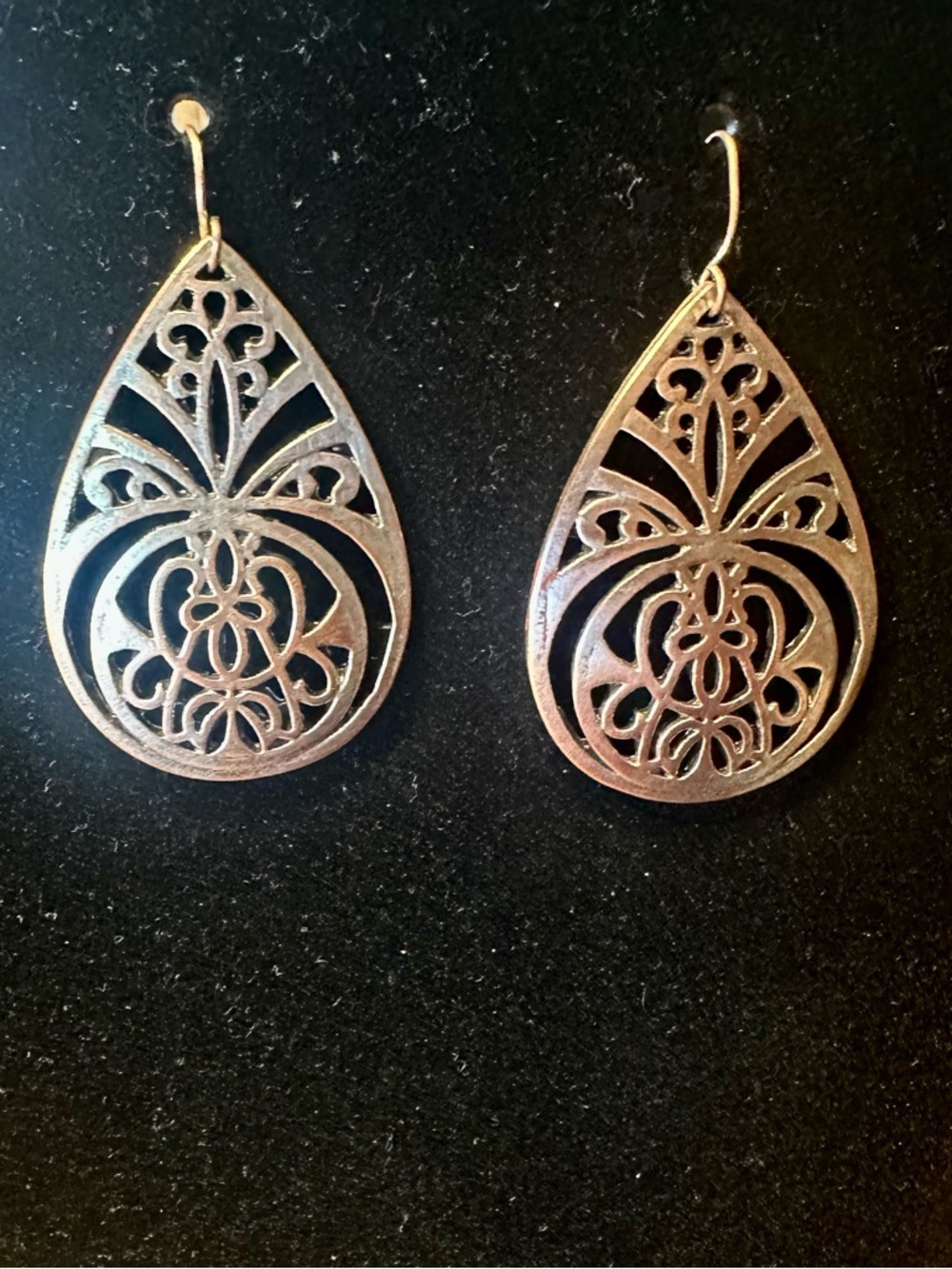 Vintage Gold Tone Cut Out Teardrop Dangle Earrings